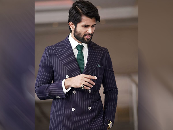 1. ఫిట్టెడ్ సూట్