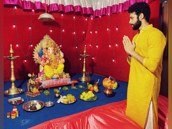 డ్రేప్స్ మరియు దుపట్టాలు