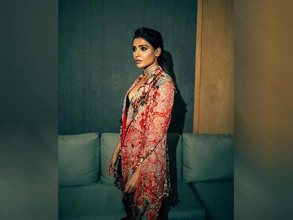 7. అసిమెట్రిక్ లెహంగా