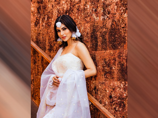 తెల్లటి దుస్తులు