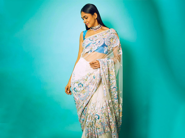 మృణాల్ ఠాకూర్ మృణాల్ ఠాకూర్