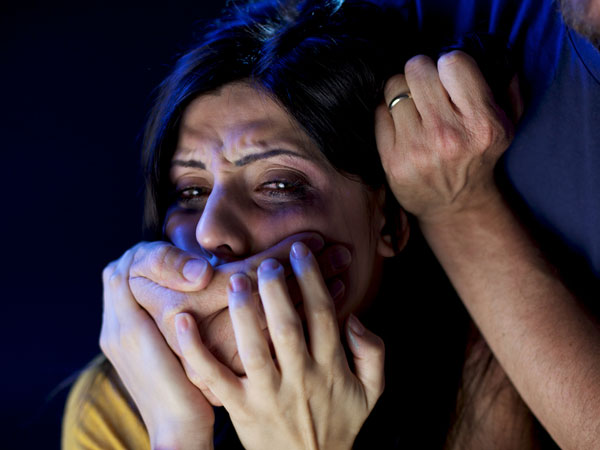 క్రిమినల్ సెక్స్ నేరాలకు పాల్పడటం