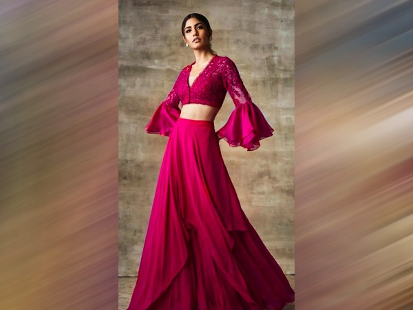 అసమాన లెహంగా - ఫంక్షన్లలో స్టైలిష్గా కనిపించండి అసమాన లెహంగా - ఫంక్షన్లలో స్టైలిష్గా కనిపించండి