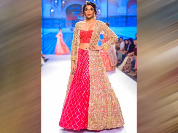 జాకెట్ స్టైల్ లెహంగా - ఇండో-వెస్ట్రన్ లెహంగా జాకెట్ స్టైల్ లెహంగా - ఇండో-వెస్ట్రన్ లెహంగా