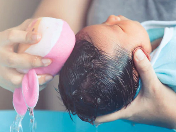 మీ బిడ్డకు సురక్షితంగా స్నానం చేయడం