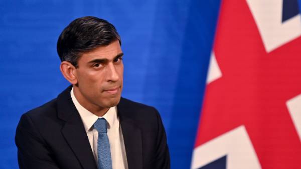 1. భారత సంతతికి చెందిన మొదటి బ్రిటిష్ ప్రధాన మంత్రి