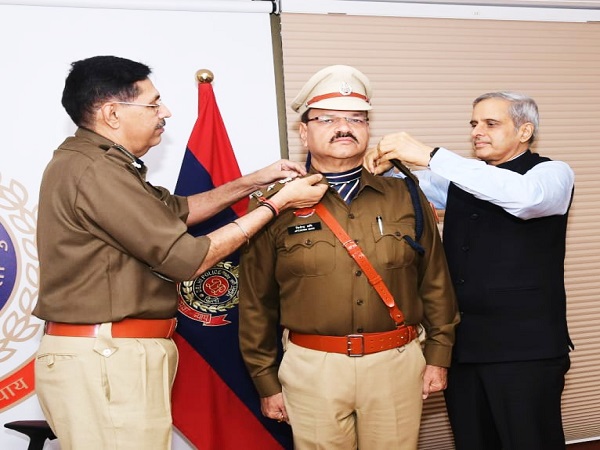 దిల్లీ పోలీసు కమిషనర్‌ సన్మానించారు:
