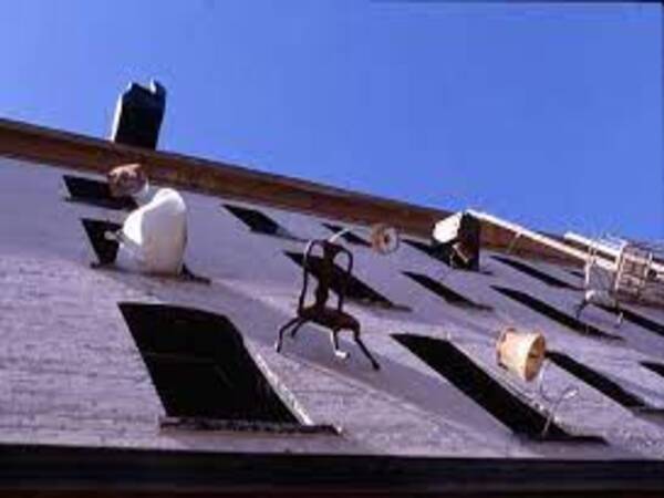 కిటికీ నుండి ఫర్నిచర్ విసరడం - ఇటలీ కిటికీ నుండి ఫర్నిచర్ విసరడం - ఇటలీ