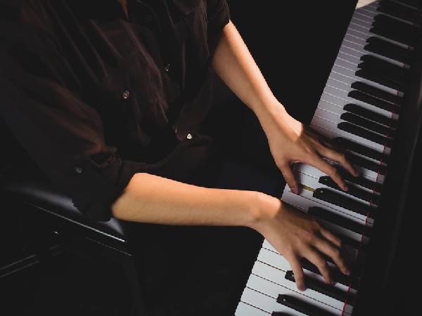 కళలతో ఆనందం: