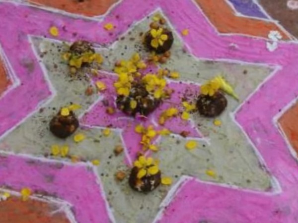 గొబ్బెమ్మలను పొయ్యిలో వేసి..: