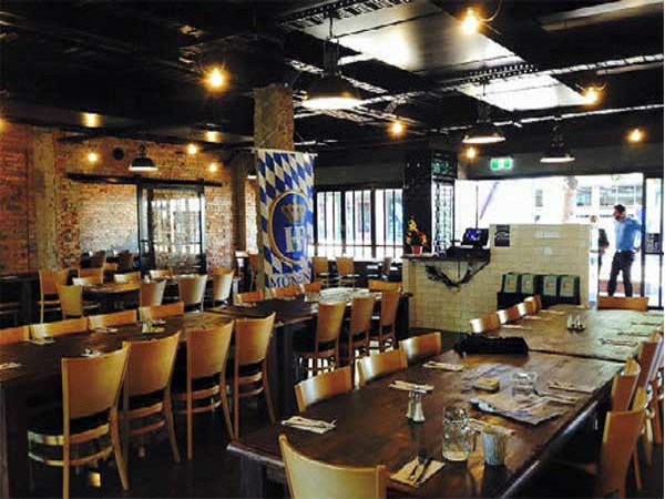 రెస్టారెంట్: