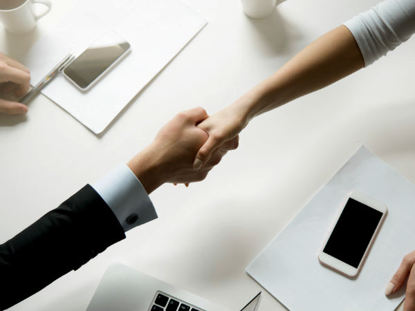 పొగడ్తలకు పడొద్దు: