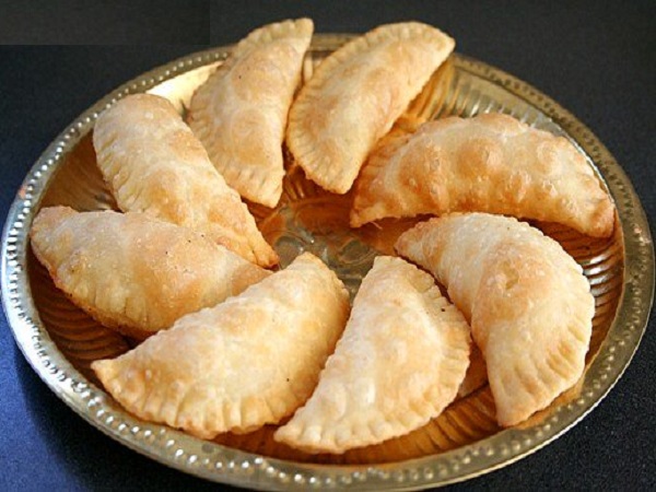 కజ్జికాయలు/గరిజెలు: