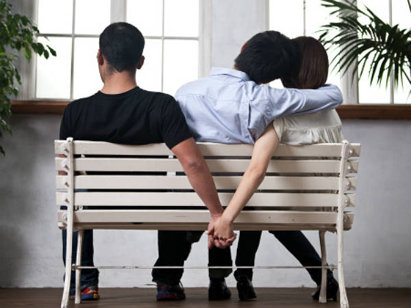 అక్రమ సంబంధాలకు దూరంగా ఉండాలి: