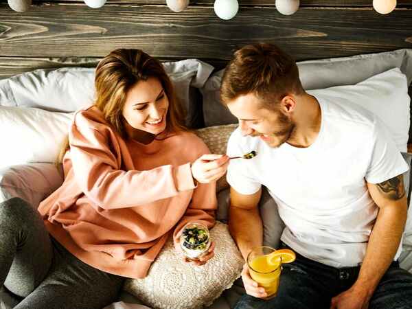 మీ భాగస్వామి యొక్క బలాలు మరియు బలహీనతల గురించి మాట్లాడండి