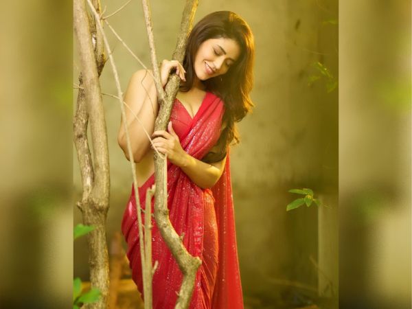 Telugu actress Priyanka jawalkar glamourous pics