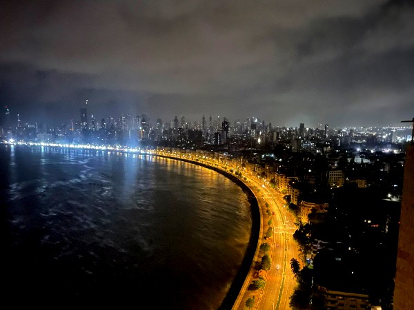 2. నెక్లెస్ రోడ్