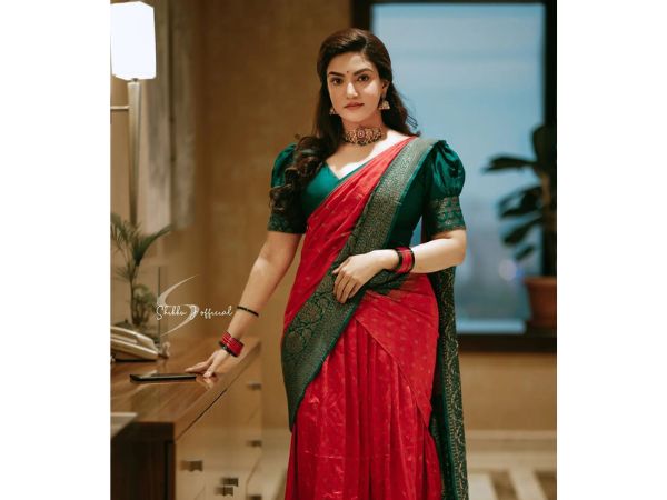 Sizzling pics of actress honey rose latest