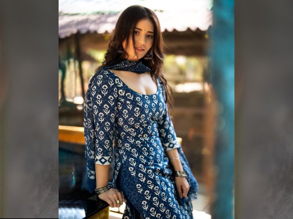 Telugu actress Priyanka jawalkar glamourous pics