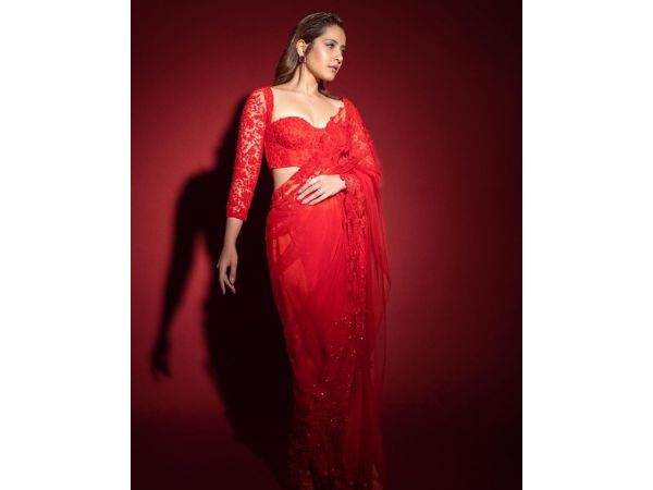 Actress rashi khanna sizzling pics latest