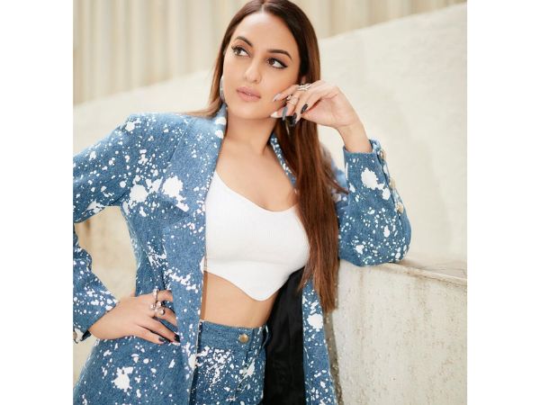 Amazing pics of bollywood actress sonakshi sinha Amazing pics of bollywood actress sonakshi sinha