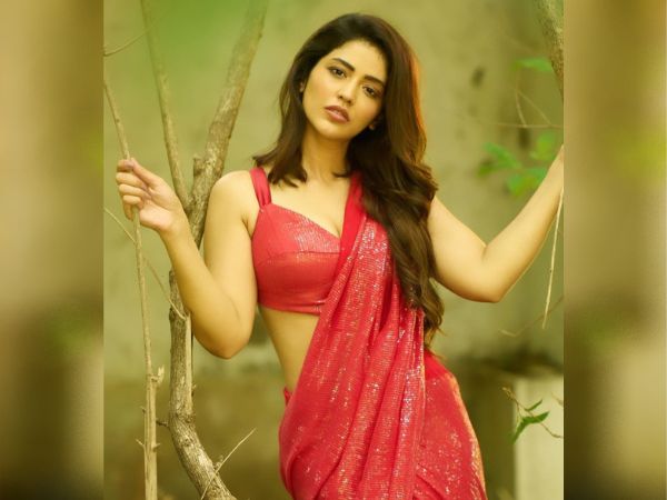 Telugu actress Priyanka jawalkar glamourous pics