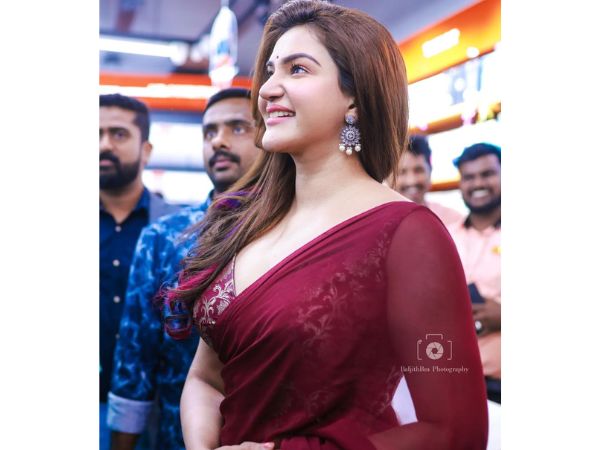 Sizzling pics of actress honey rose latest