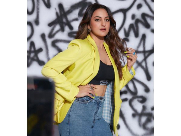 Amazing pics of bollywood actress sonakshi sinha Amazing pics of bollywood actress sonakshi sinha