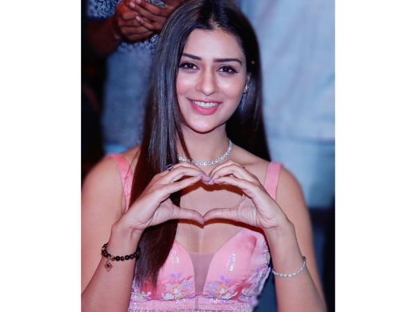 sizzling pics of actress paayal rajpur photo talk