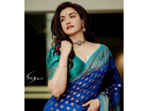 Sizzling pics of actress honey rose latest