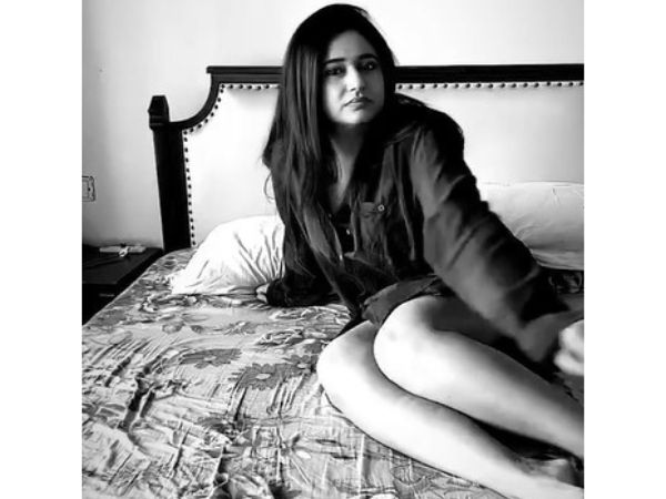 Stunning pics of actress poonam bajwa