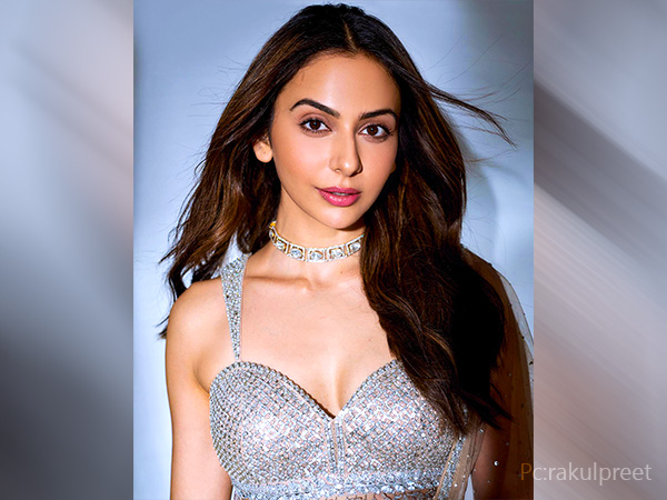  సోషల్ మీడియాలో కూడా హంగామా