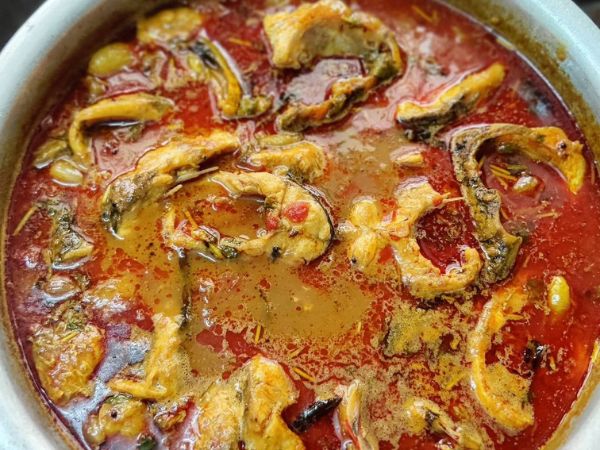 Nellore Chepala Pulusu: Andhra Fish Curry Famous and Know Best Places to Have This Curry