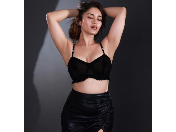 Actress ruhani sharma looks stunning in black outfits; pics goes viral