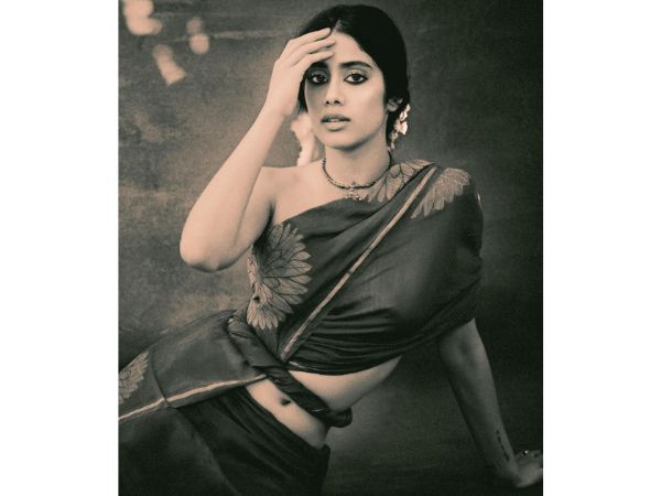 Stunning Pictures Of Actress Janhvi Kapoor In Saree