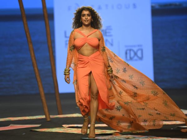 Lakme Fashion Week 2023 : Flirtatious looks of actress Sanya Malhotra 