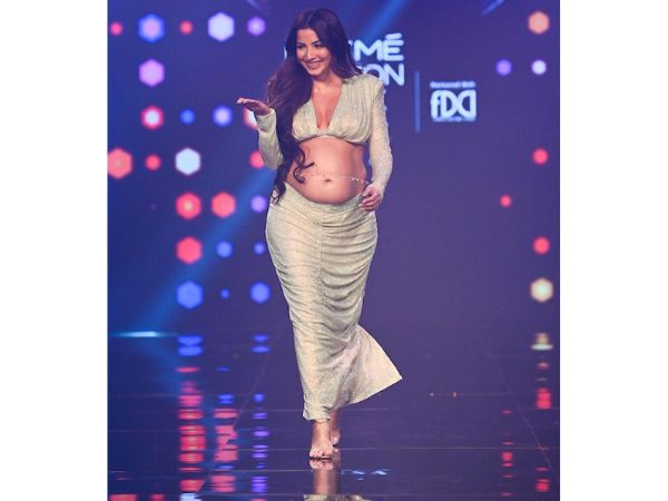 Lakme Fashion Week 2023: Antara Marwah wows everyone as she bares her baby bump in Lakme fashion event