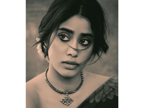 Stunning Pictures Of Actress Janhvi Kapoor In Saree