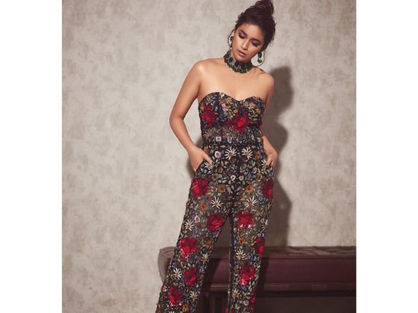 Actress Keerthy Suresh Latest Glamourous Photoshoot for Dasara Promotions Actress Keerthy Suresh Latest Glamourous Photoshoot for Dasara Promotions