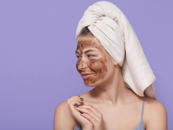 3. చర్మాన్ని క్రమం తప్పకుండా ఎక్స్‌ఫోలియేట్ చేయండి