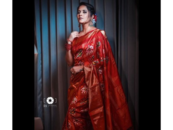 Anchor anasuya bharadwaj looks stunning in red color saree; pics goes viral