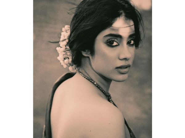 Stunning Pictures Of Actress Janhvi Kapoor In Saree