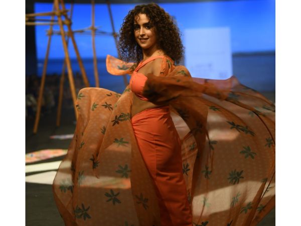 Lakme Fashion Week 2023 : Flirtatious looks of actress Sanya Malhotra 