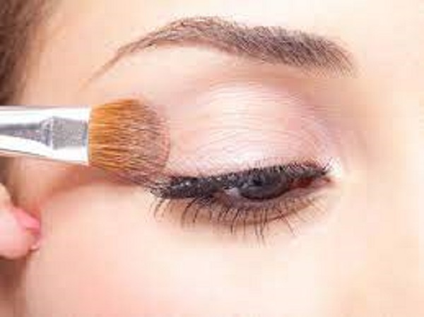 Summer Makeup: Tips for a sweat-proof look in Telugu Summer Makeup: Tips for a sweat-proof look in Telugu