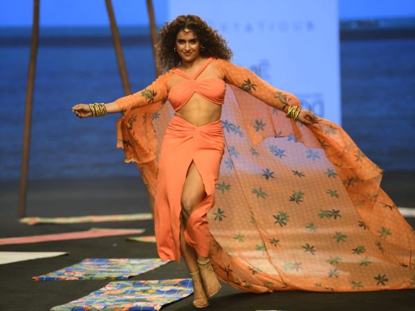 Lakme Fashion Week 2023 : Flirtatious looks of actress Sanya Malhotra 