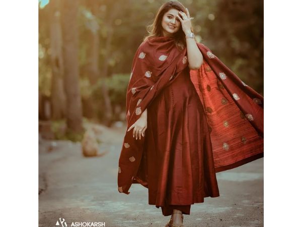 Actress Sneha beautiful pictures in red color dress