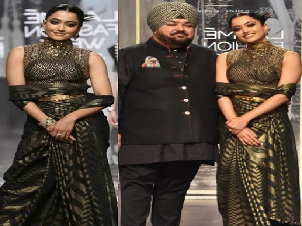 ఢిల్లీకి చెందిన డిజైనర్ జెజె వాలయ అత్యుత్తమంగా ప్రసిద్ది చెందిన వారిలో ఒకరు