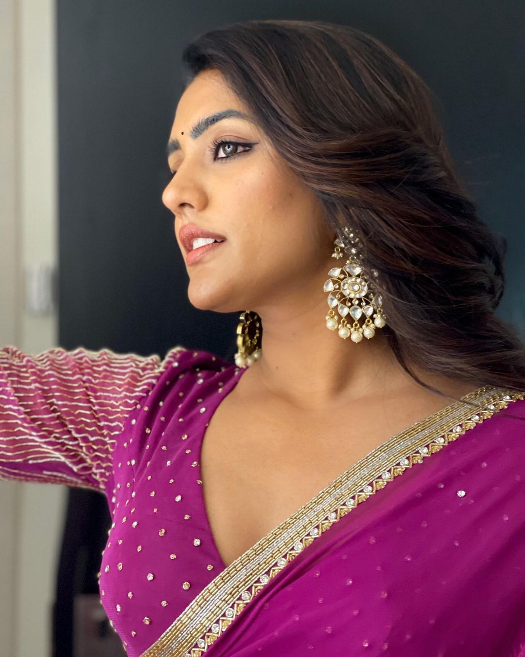 Actress Eesha Rebba Glamorous Looks in Pink Saree