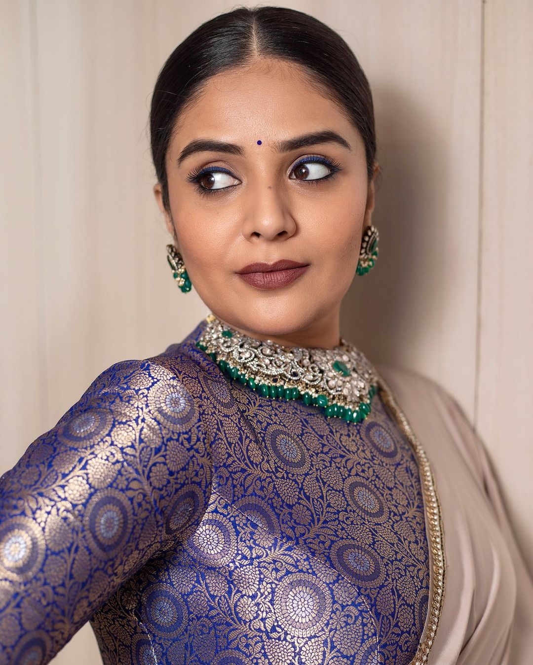 Actress And Anchor Sreemukhi Mesmerizing Photos In Saree