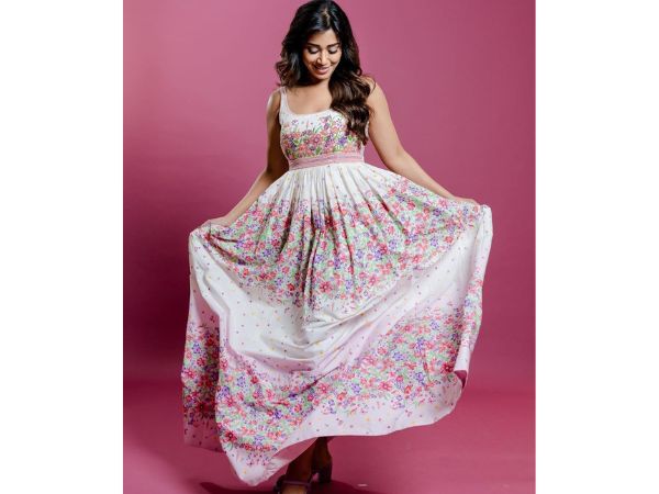 Actress Nivetha Pethuraj Ravishing Looks In Trendy Outfit